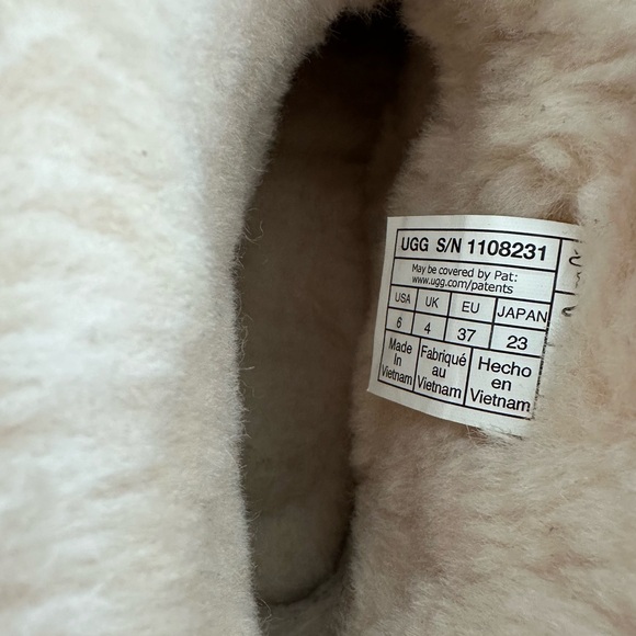 UGG classic mini logo boots! - Picture 4 of 4